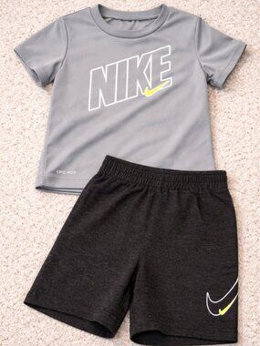 Toddler Boys Size 24m Nike Set